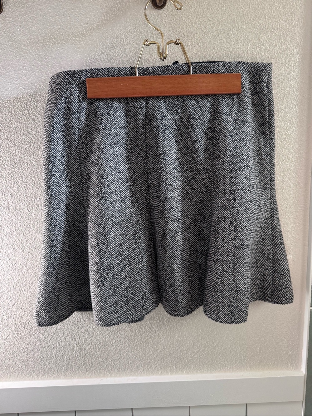 H&M Classic Herringbone Mini Skirt - black white tweed style fabric